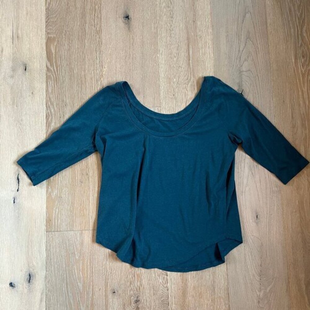 Fabletics Teal Scoop Neck Athleisure Workout Top Size Medium with Sleeves